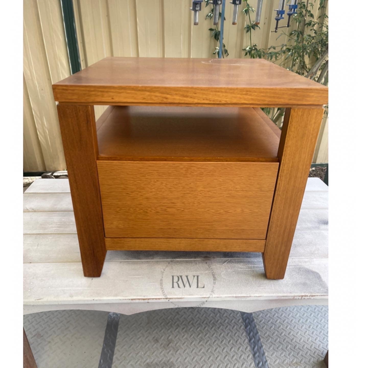 Coffee table, side table & chairs